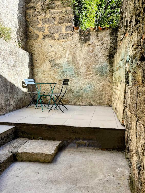 Le Cosy - T2 Avec Petite Cour Dans Centre Historique De